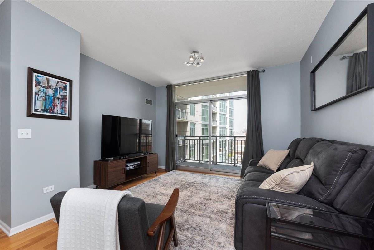 Chicago, IL 60660,1134 W Granville Avenue #720