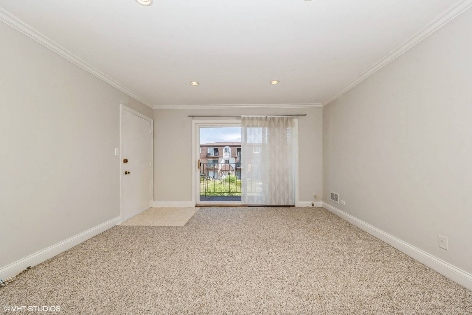 Des Plaines, IL 60016,9470 Bay Colony Drive #2S