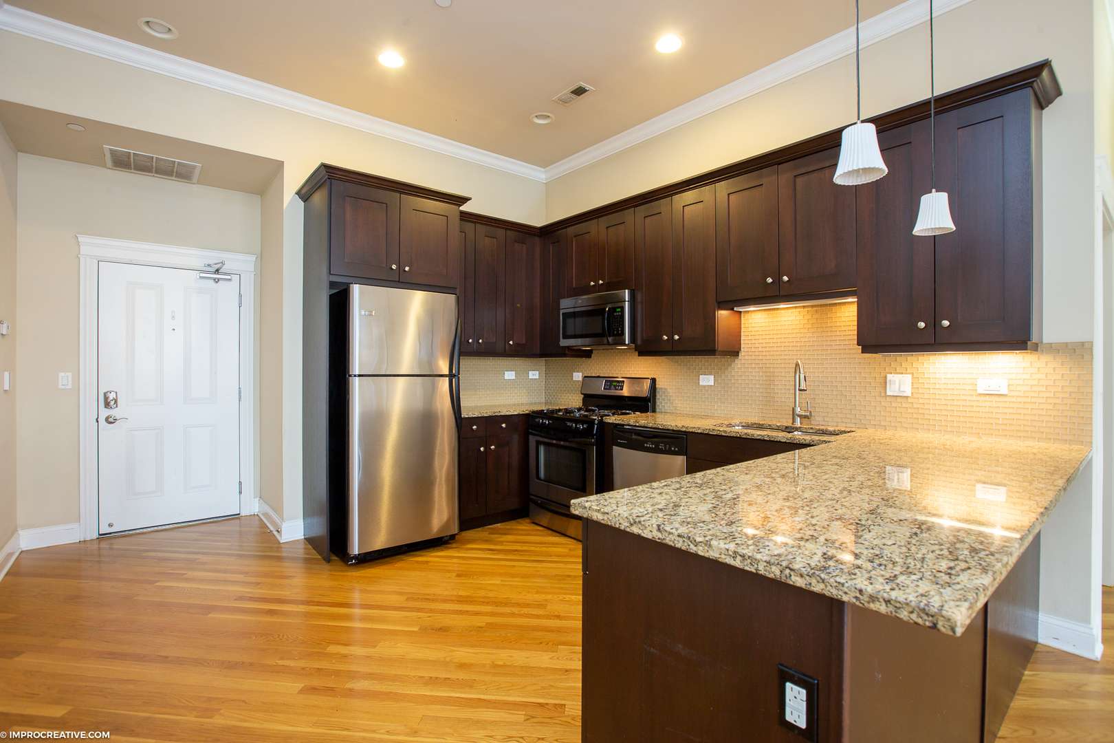 Chicago, IL 60614,2730 N Ashland Avenue #401
