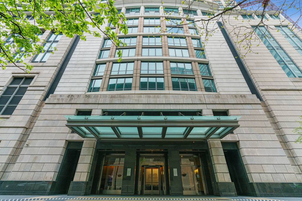 Chicago, IL 60602,130 N Garland Court #2009