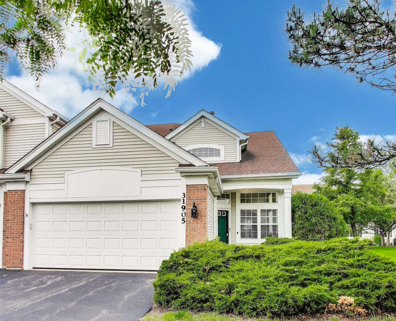 31905 Millard Circle, Warrenville, IL 60555