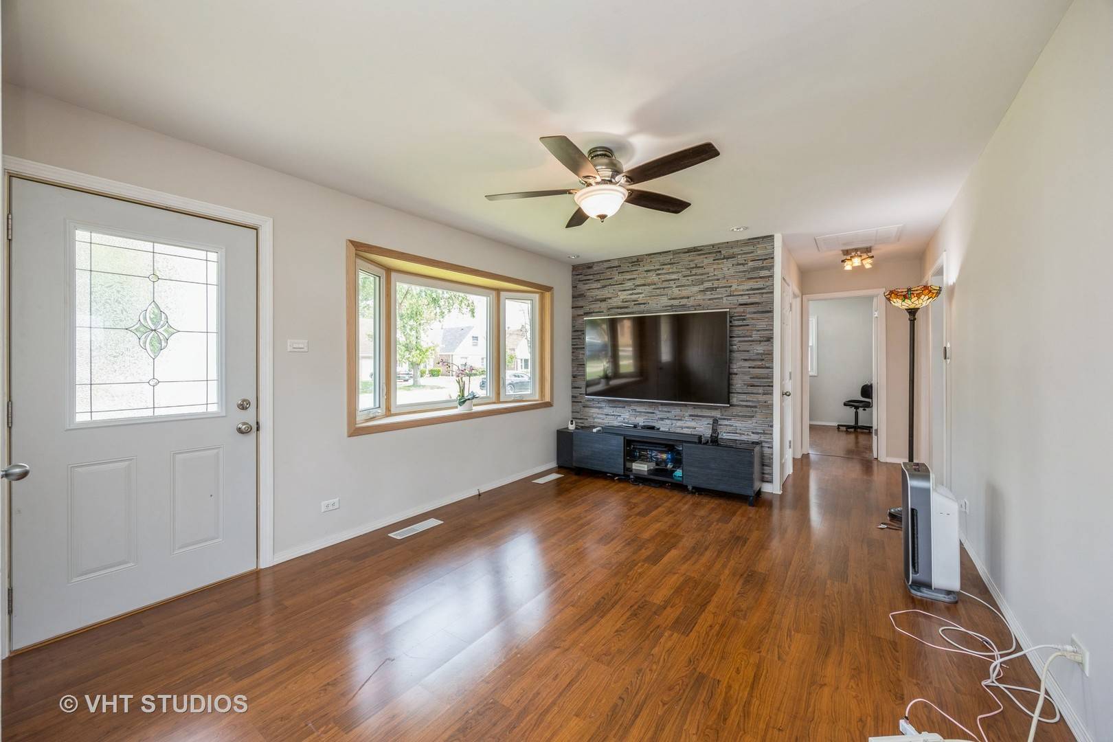 Lyons, IL 60534,4338 FISHERMANS Terrace
