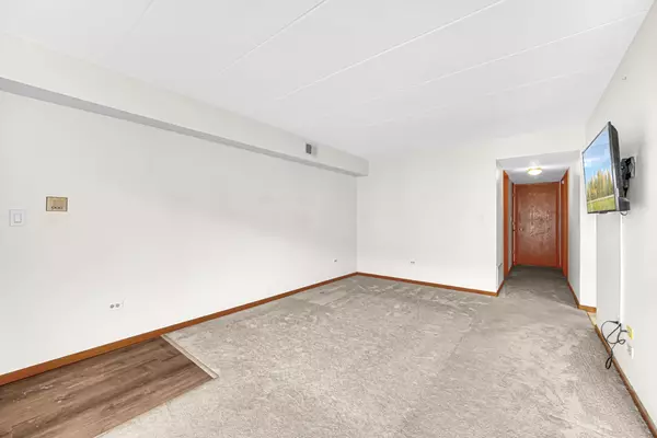 Worth, IL 60482,7108 W 108th Street #102