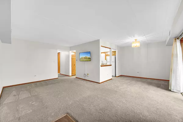 Worth, IL 60482,7108 W 108th Street #102