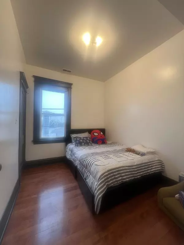Chicago, IL 60651,3945 W Augusta Boulevard