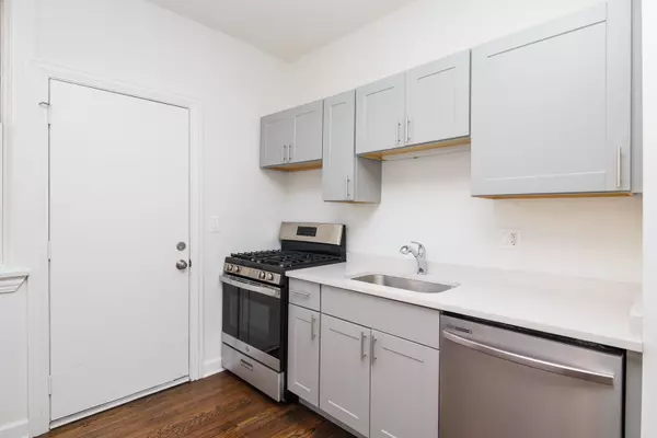 Chicago, IL 60626,6589 N Lakewood Avenue #2