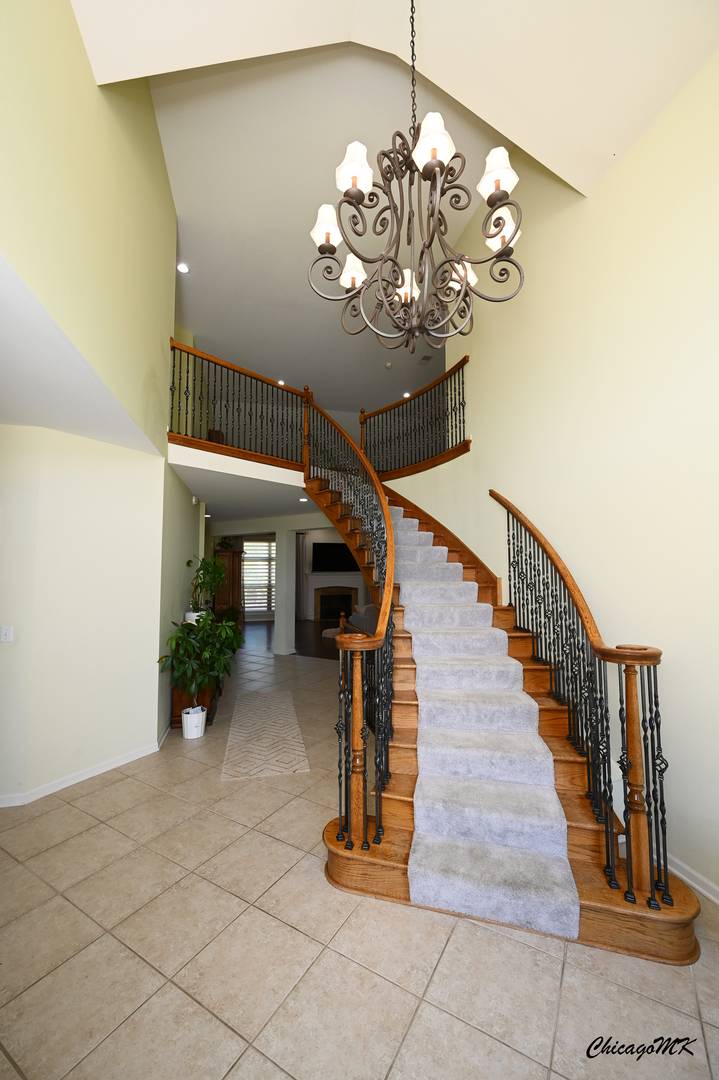 Bloomingdale, IL 60108,328 ERIE Circle