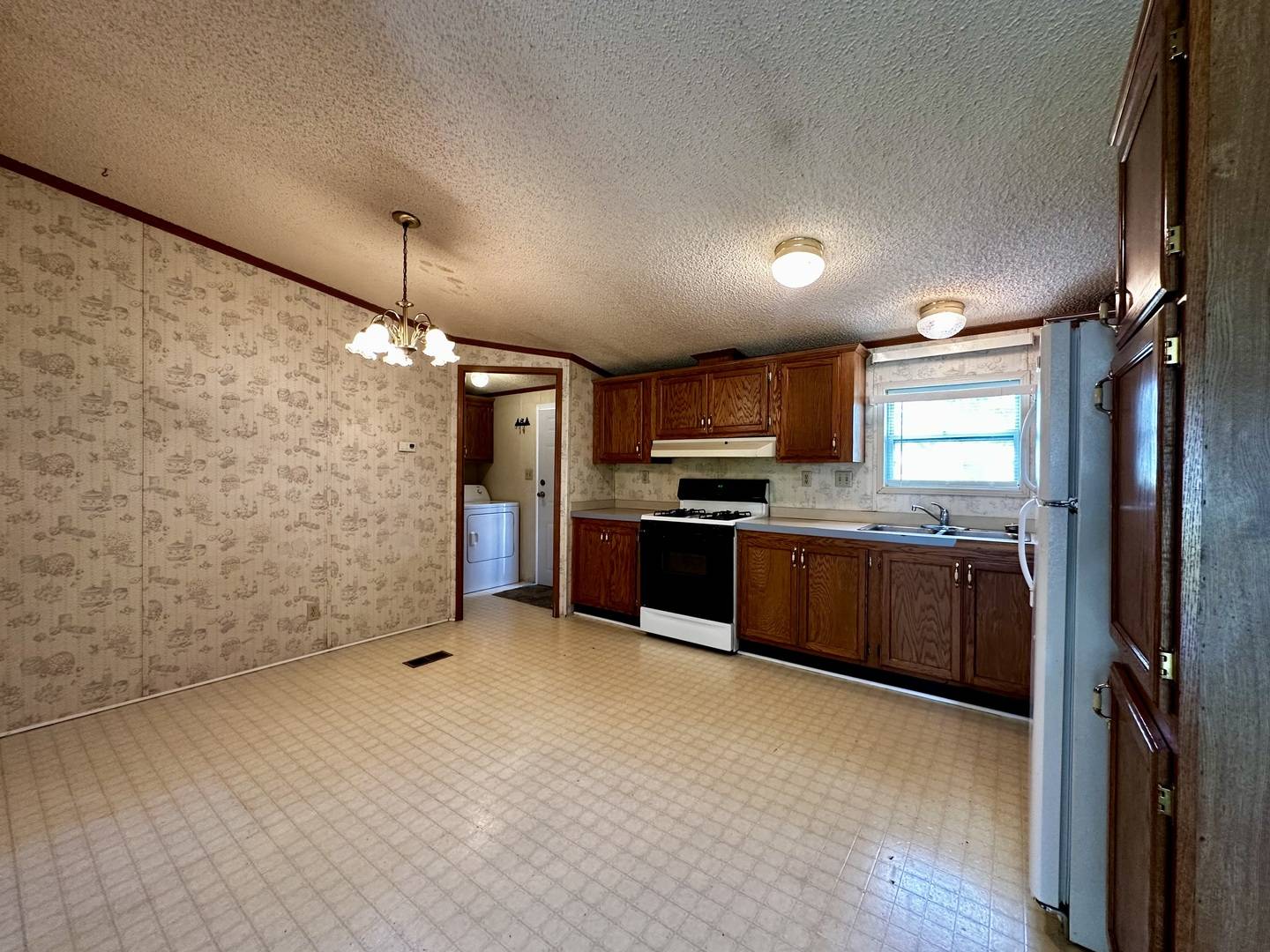 Dewitt, IL 61735,1008 Bloomington Street