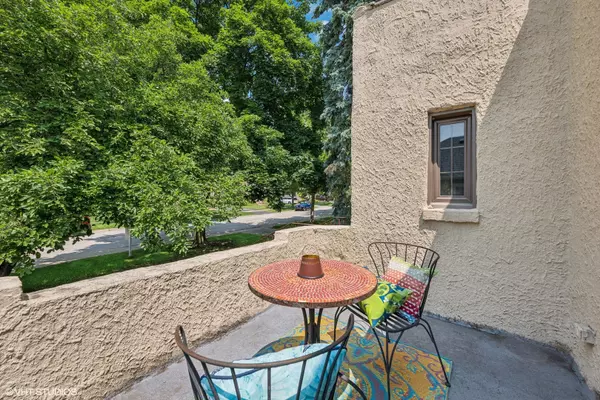 Arlington Heights, IL 60004,811 N Dunton Avenue