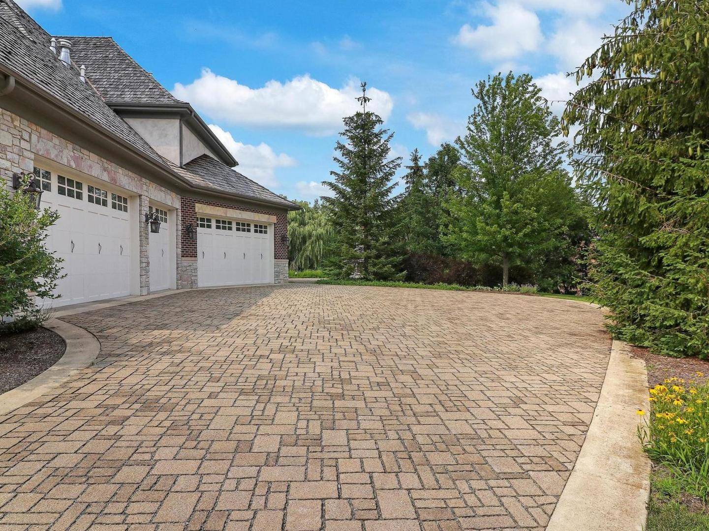 Barrington, IL 60010,34 Abbey Woods Drive