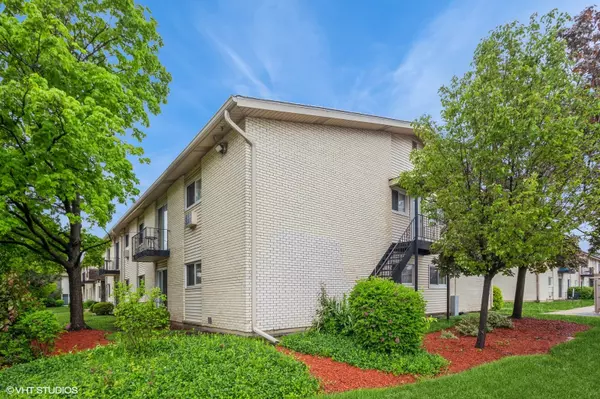 Des Plaines, IL 60016,8880 GOLF Road #1H