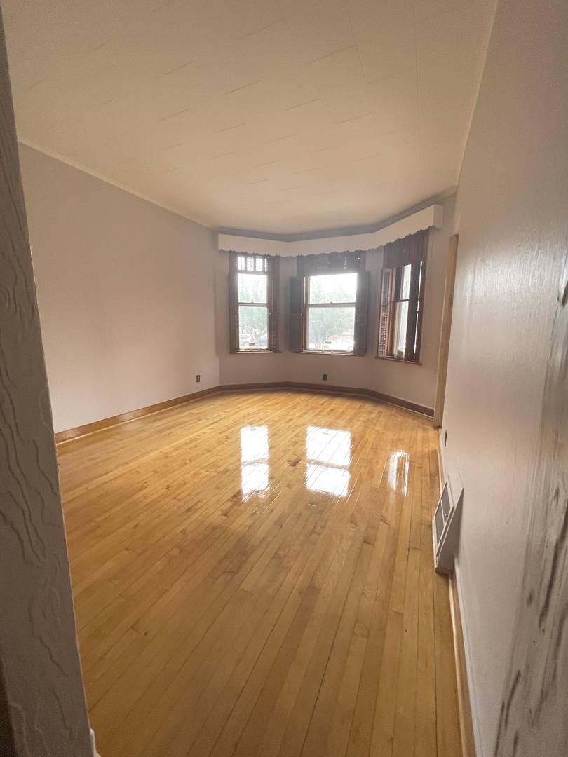 Chicago, IL 60614,2702 N Ashland Avenue #1