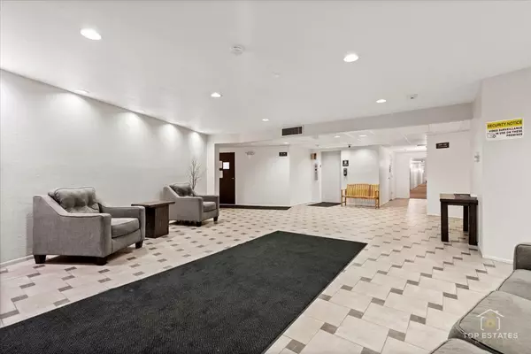 Wheeling, IL 60090,1550 Sandpebble Drive #209