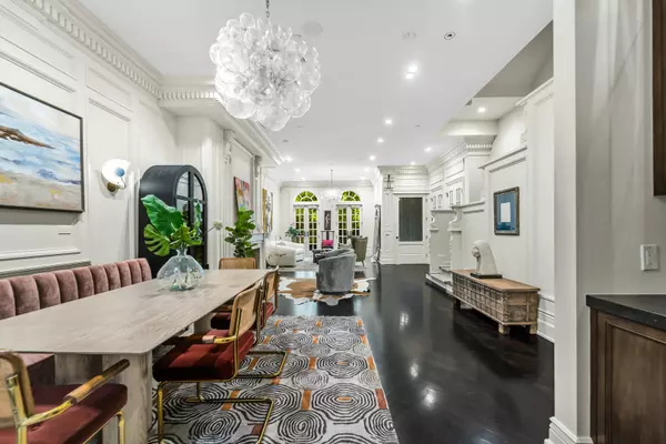 Chicago, IL 60610,53 E Division Street