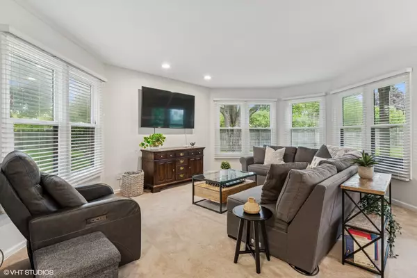 Buffalo Grove, IL 60089,11 Willow Parkway #90-1