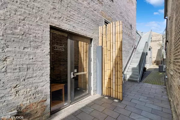 Chicago, IL 60614,1925 N Halsted Street