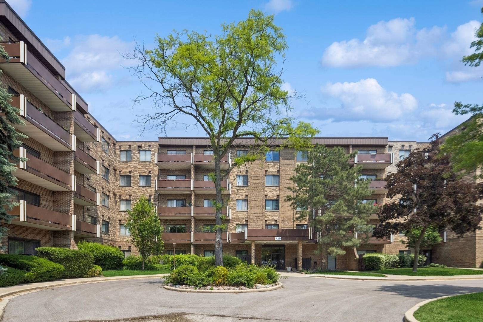 720 Wellington Avenue #206, Elk Grove Village, IL 60007