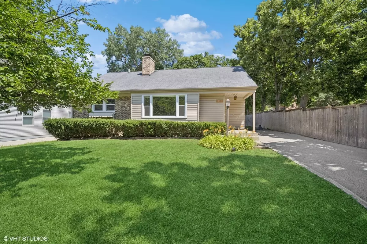 Highland Park, IL 60035,853 Driscoll Court