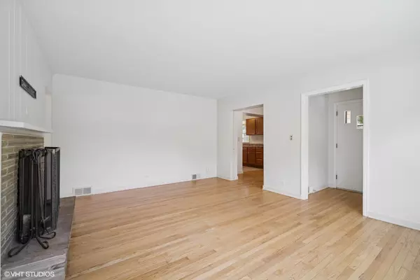 Highland Park, IL 60035,853 Driscoll Court