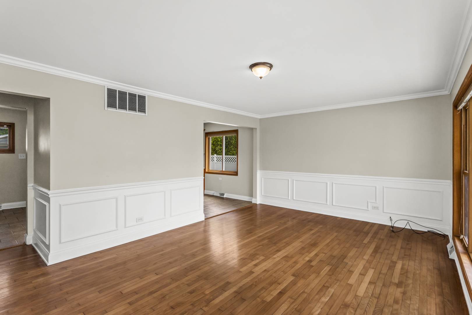 Villa Park, IL 60181,521 N 3rd Avenue
