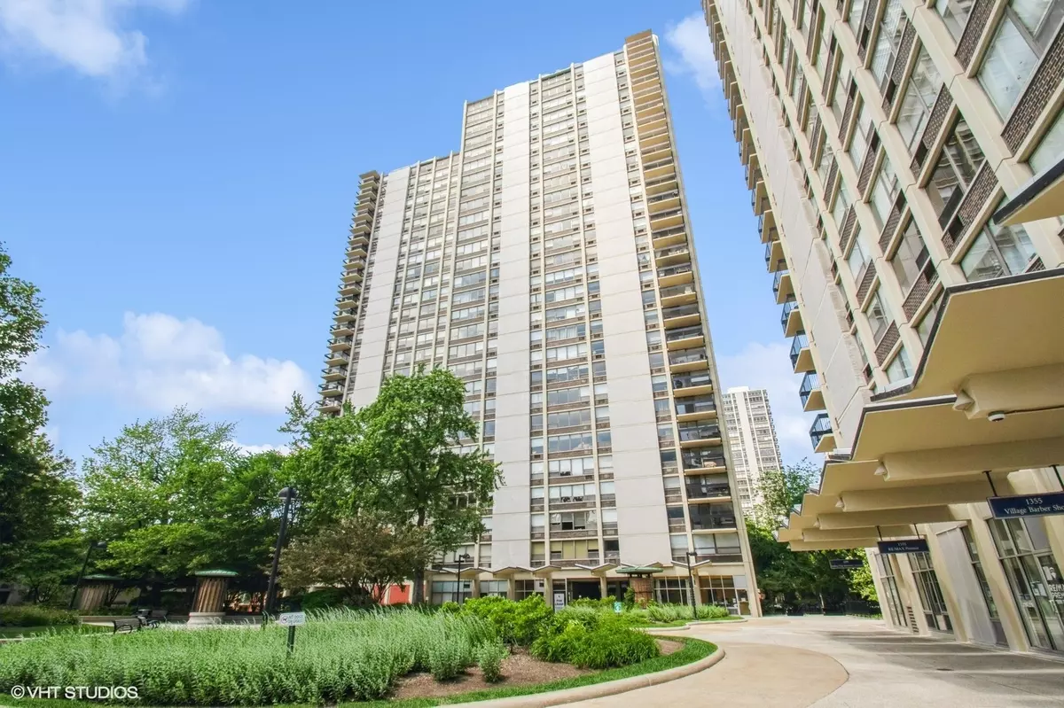 Chicago, IL 60610,1360 N Sandburg Terrace #901C
