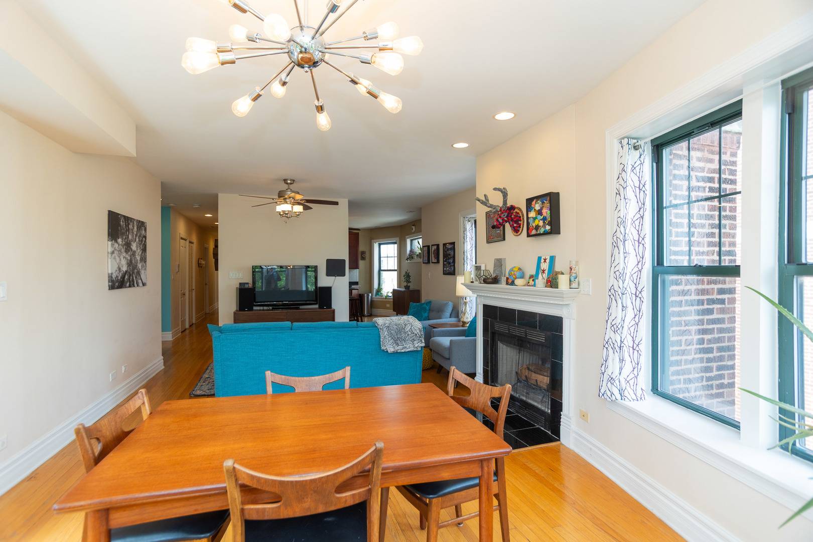 Chicago, IL 60626,1239 W Jarvis Avenue #3