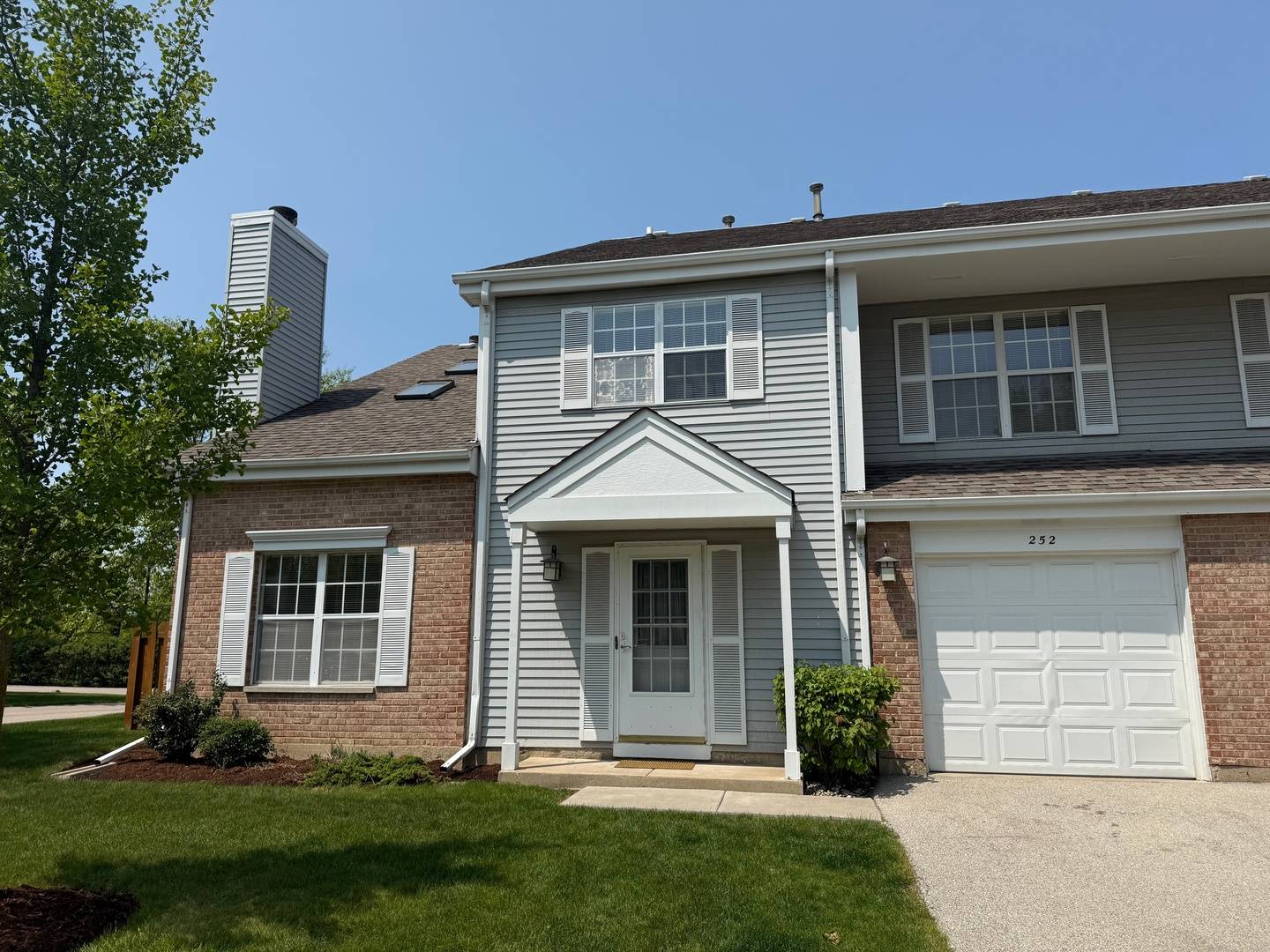 252 Kensington Court, Gurnee, IL 60031