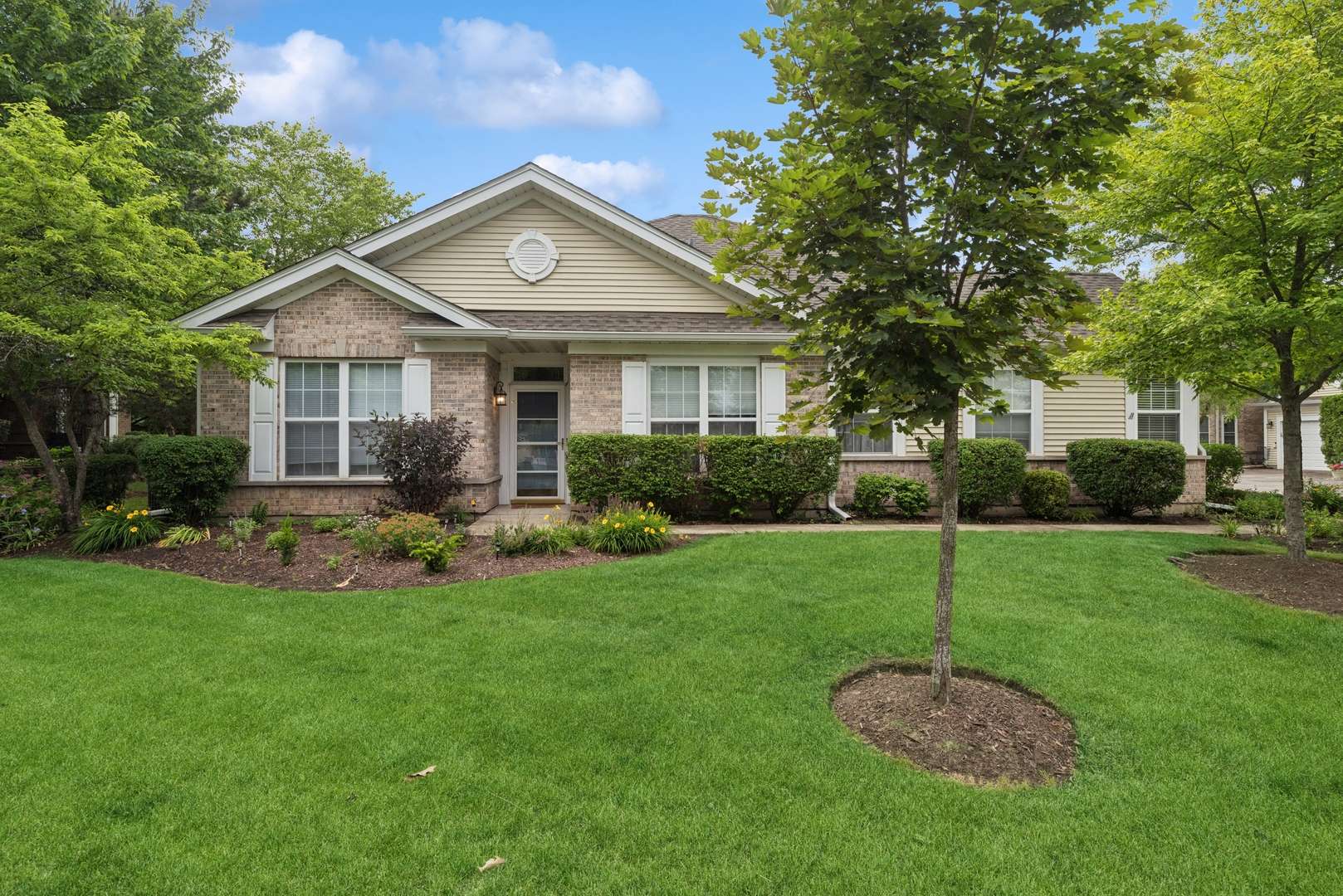 49 Ashbrook Court, Grayslake, IL 60030