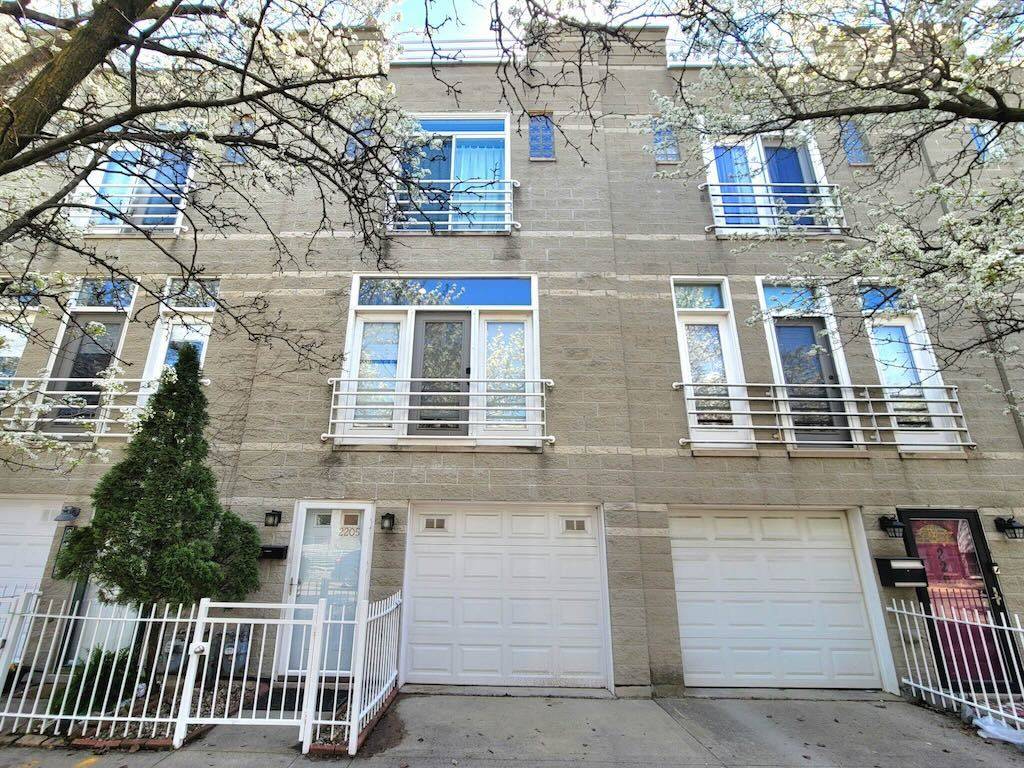 Chicago, IL 60612,2205 W OHIO Street #TH