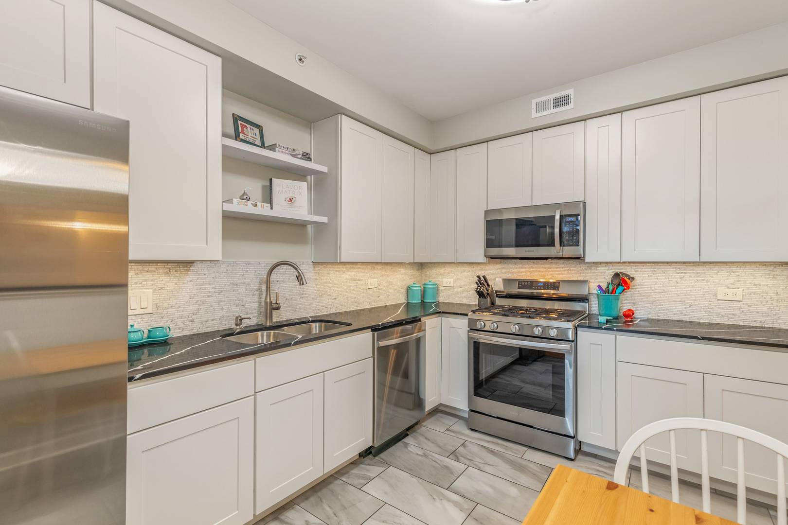 Morton Grove, IL 60053,8340 Callie Avenue #105