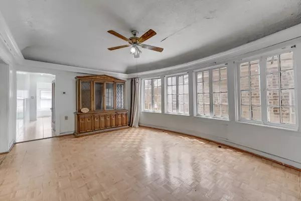 Chicago, IL 60625,5033 N Hamlin Avenue