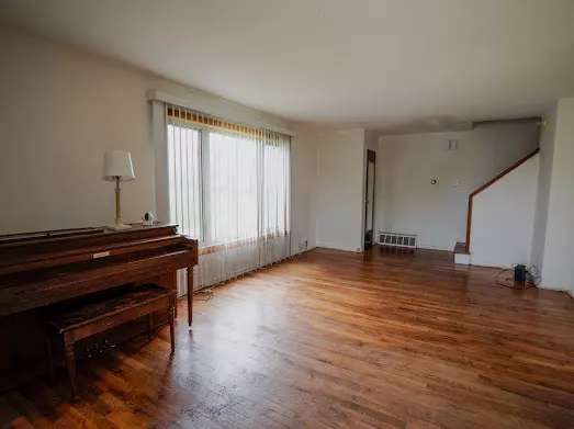 Park Forest, IL 60466,64 Ash Street