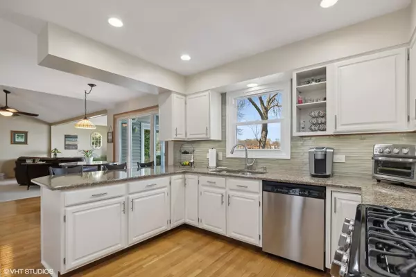Lindenhurst, IL 60046,2212 High Point Drive