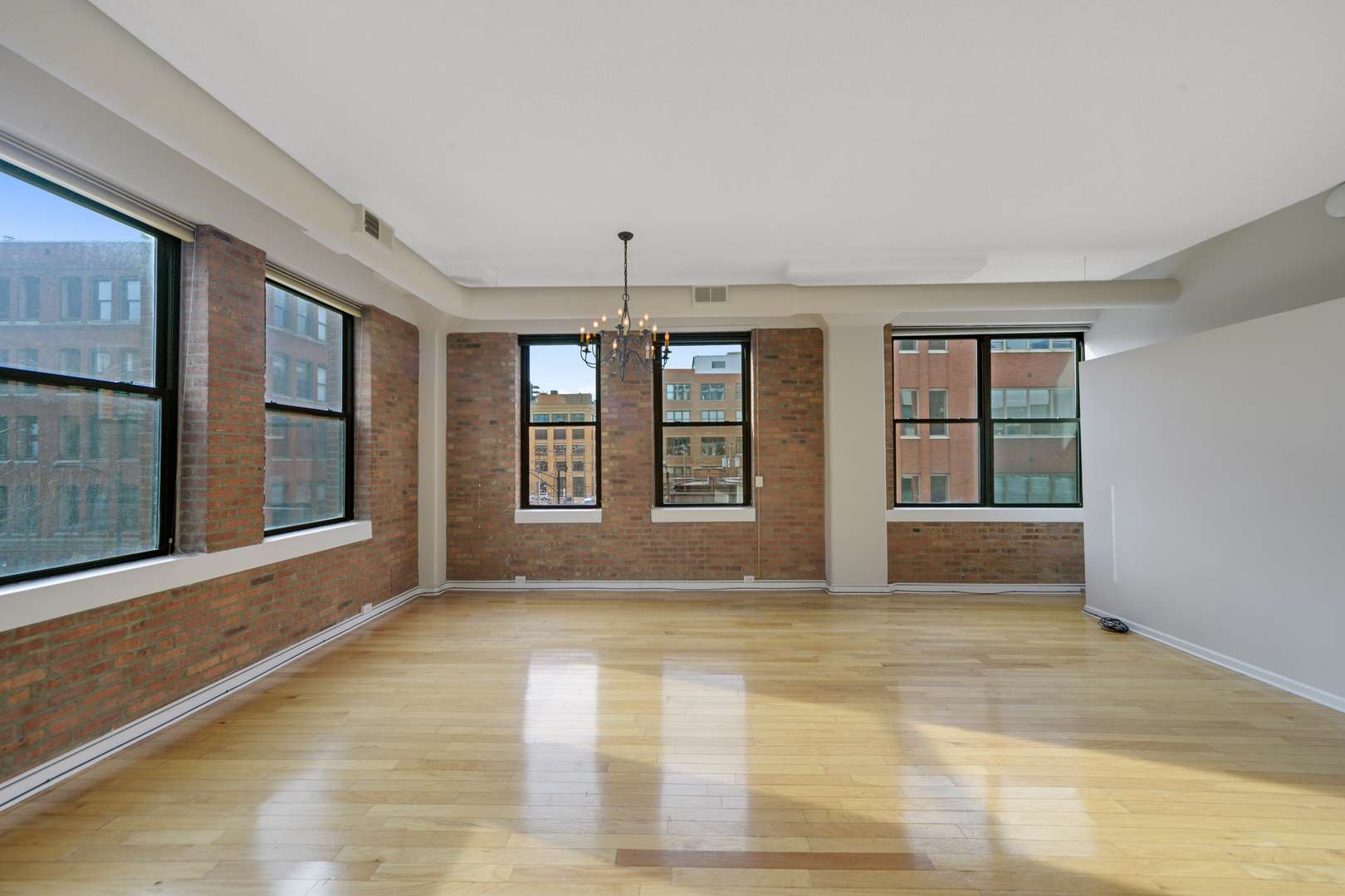 Chicago, IL 60607,812 W VAN BUREN Street #3D