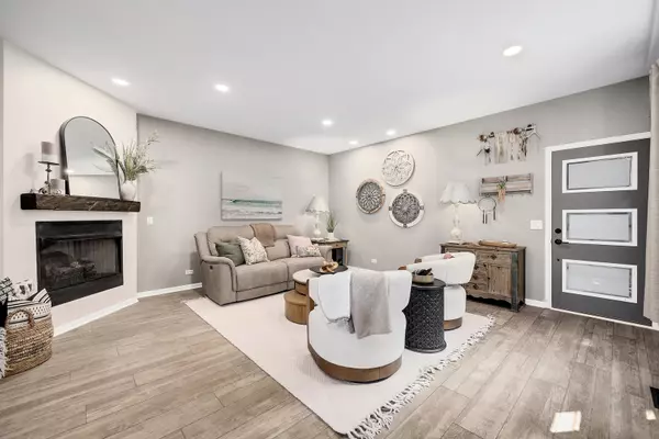 Bartlett, IL 60103,1016 Hummingbird Way