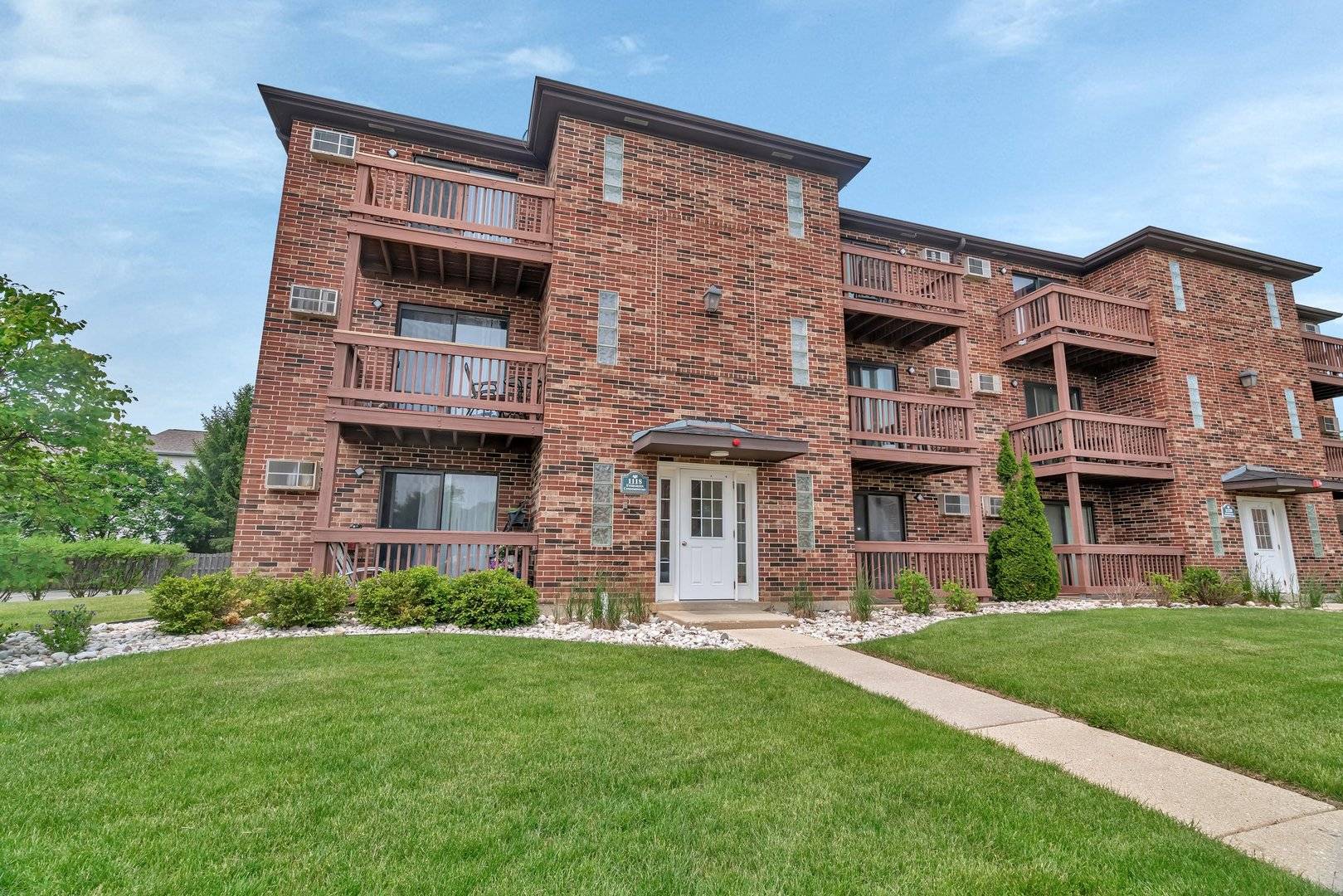 1118 Cedar Street #1B, Glendale Heights, IL 60139