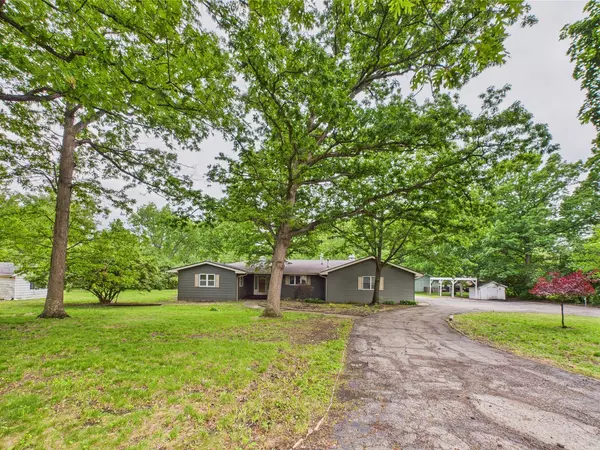 2208 Fiesta Drive, Joliet, IL 60432