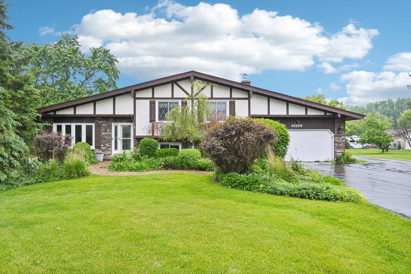 42280 N Center Street, Antioch, IL 60002