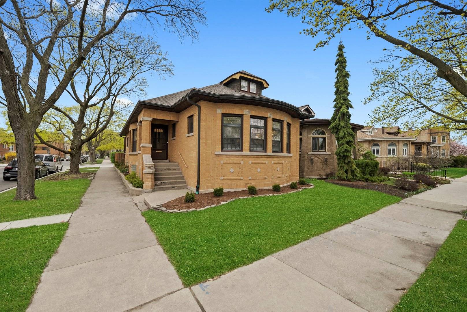 2656 W Coyle Avenue, Chicago, IL 60645