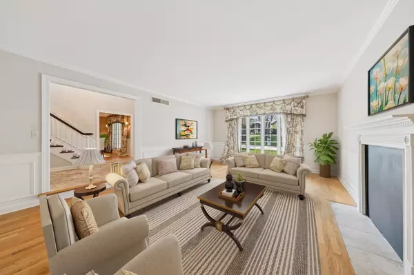 Burr Ridge, IL 60527,7565 Woodland Lane