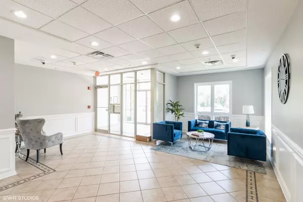 Niles, IL 60714,6807 N Milwaukee Avenue #303