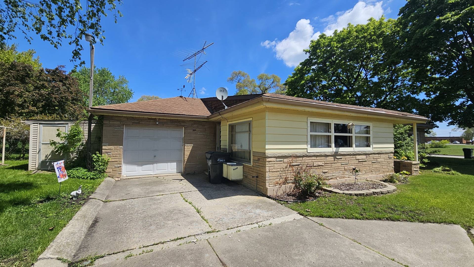 Zion, IL 60099,3324 Colgate Avenue