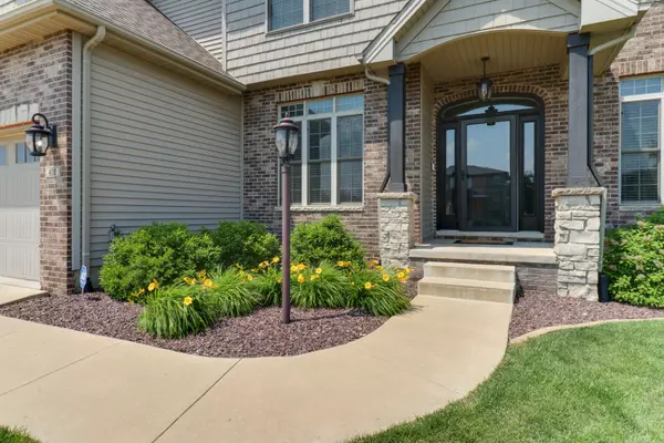 Downs, IL 61736,402 Raef Road
