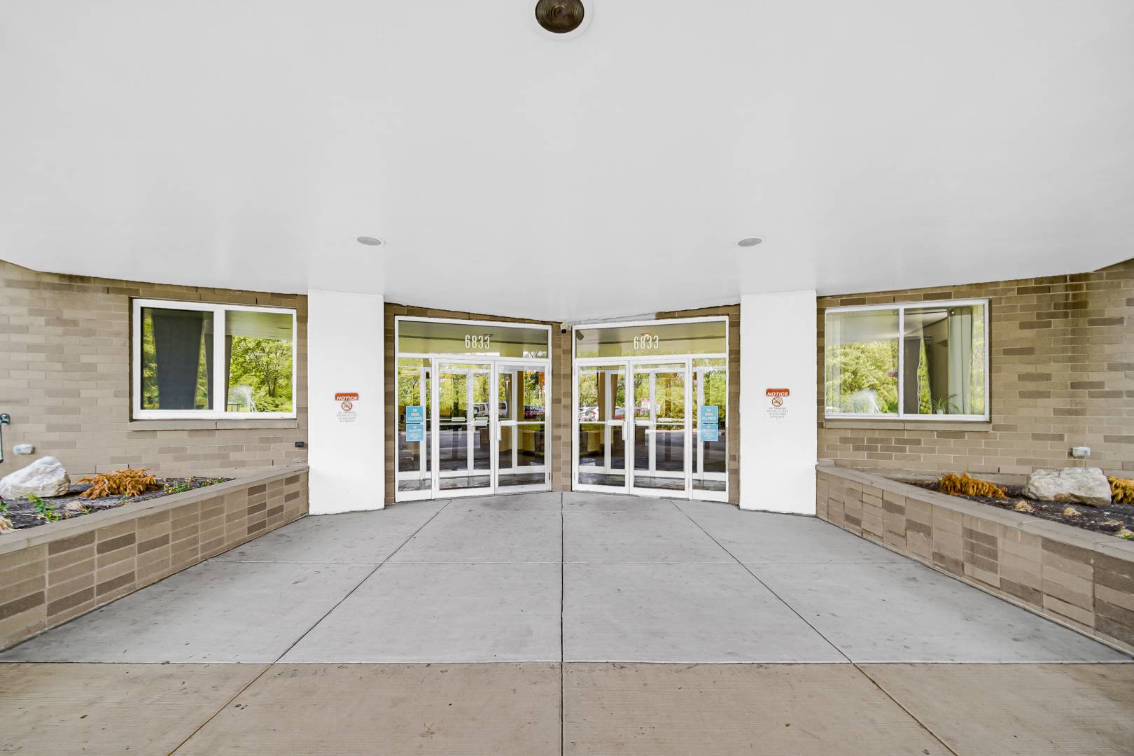 Chicago, IL 60645,6833 N Kedzie Avenue #1203
