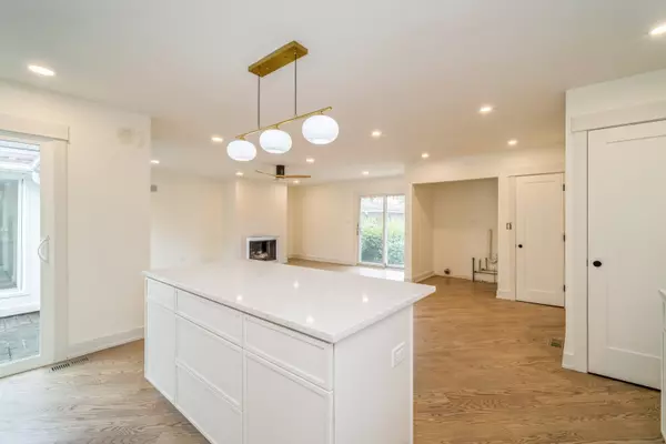 Northbrook, IL 60062,2240 Vista Court