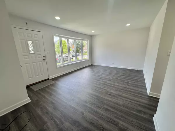 Chicago, IL 60630,5257 W Carmen Avenue