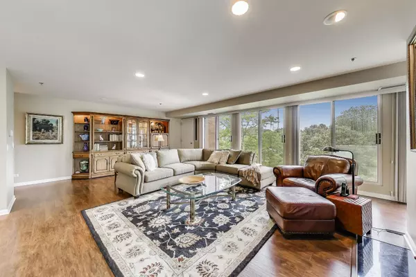 Northfield, IL 60093,2050 Arbor Lane #301