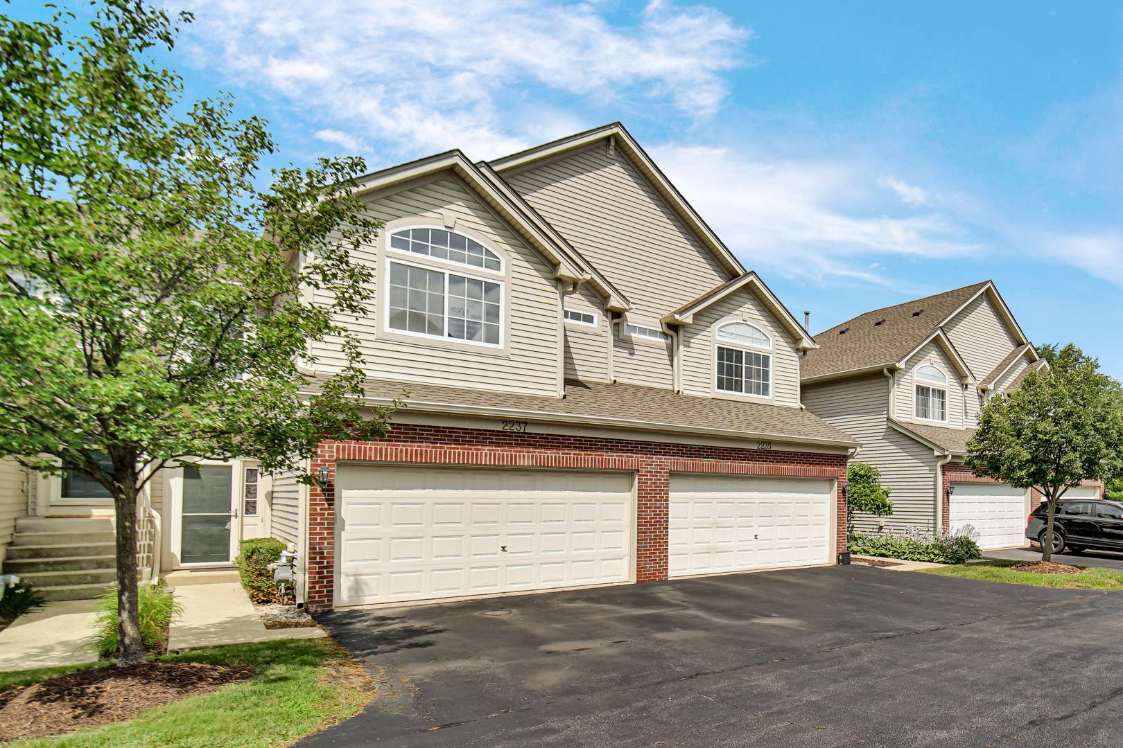 2237 Stoughton Drive, Aurora, IL 60502