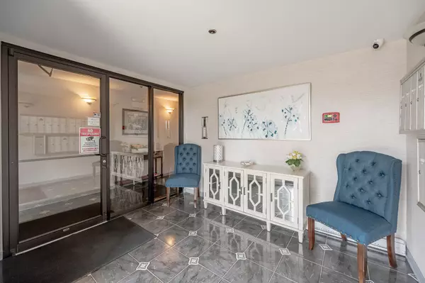 Harwood Heights, IL 60706,6550 W Gunnison Street #303