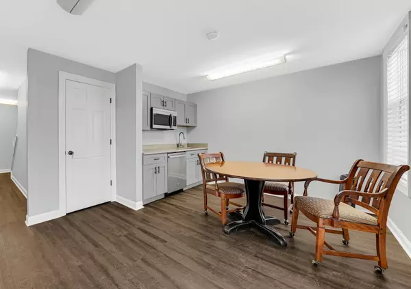 Inverness, IL 60067,1624 W Colonial Parkway